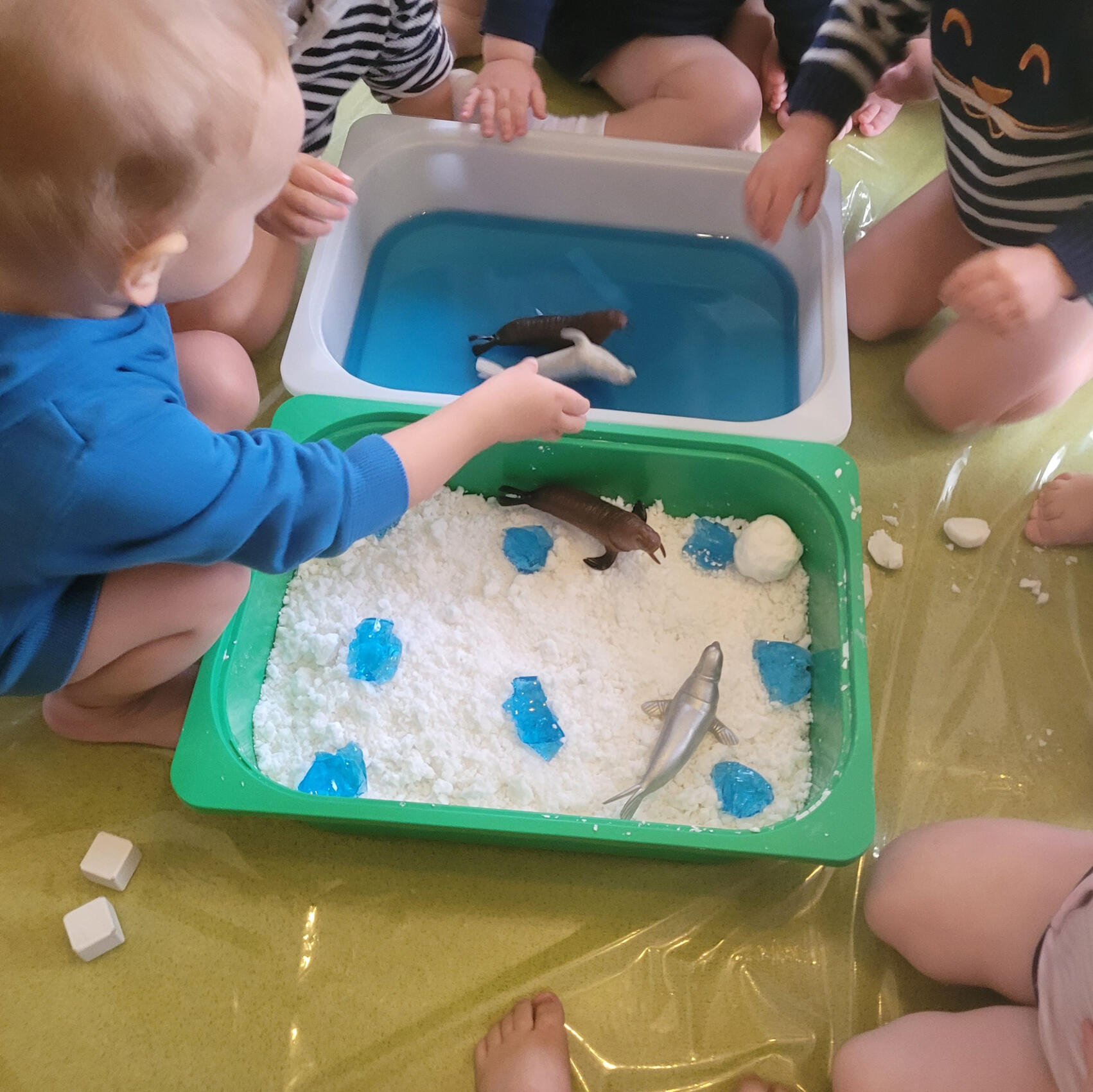 zajęcia sensoryczne się w sali żłobkowej Żłobka Mariposa na Targówku